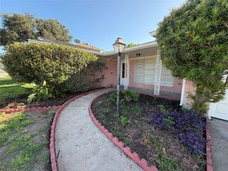 2015 51st Street, Galveston, TX 77551