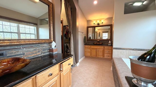 6 Glenview Court, Bolingbrook, IL 60490