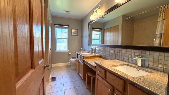 6 Glenview Court, Bolingbrook, IL 60490