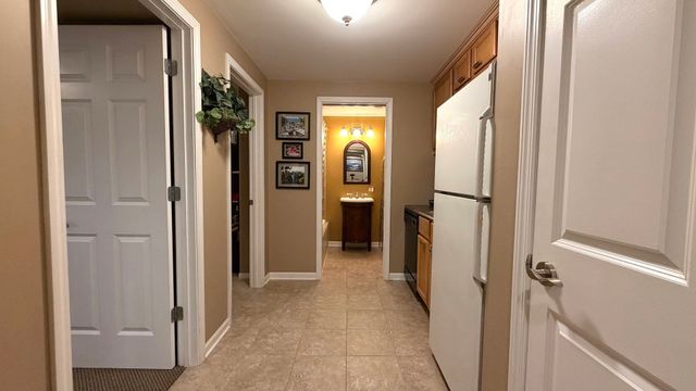 6 Glenview Court, Bolingbrook, IL 60490