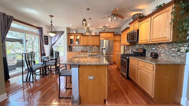 6 Glenview Court, Bolingbrook, IL 60490