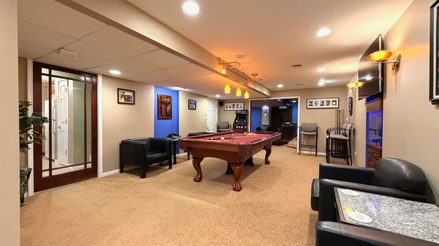 6 Glenview Court, Bolingbrook, IL 60490