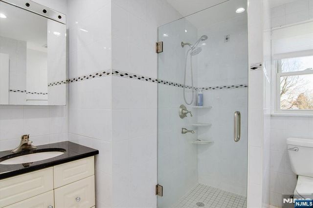 565 Center Street, Wood Ridge, NJ 07075