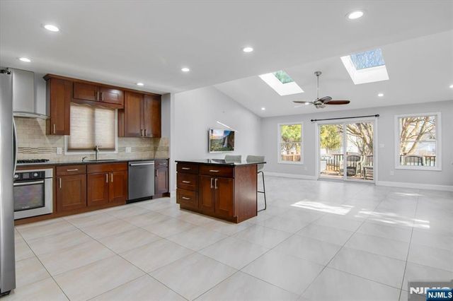 565 Center Street, Wood Ridge, NJ 07075