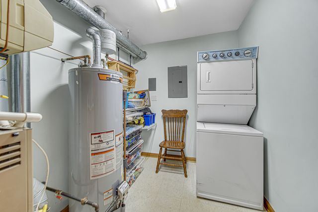 9320 Spring Creek Drive 3, Highland, IN 46322