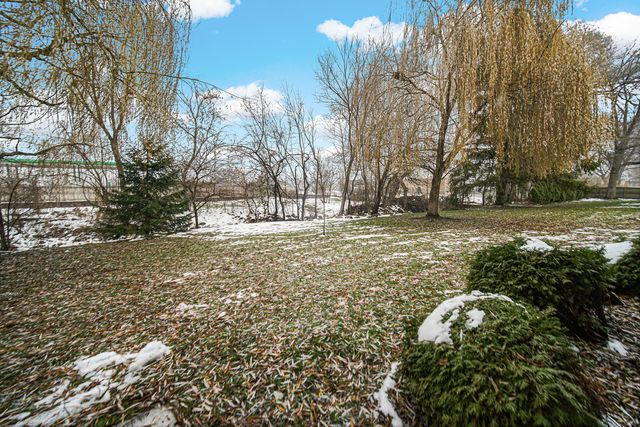 9320 Spring Creek Drive 3, Highland, IN 46322