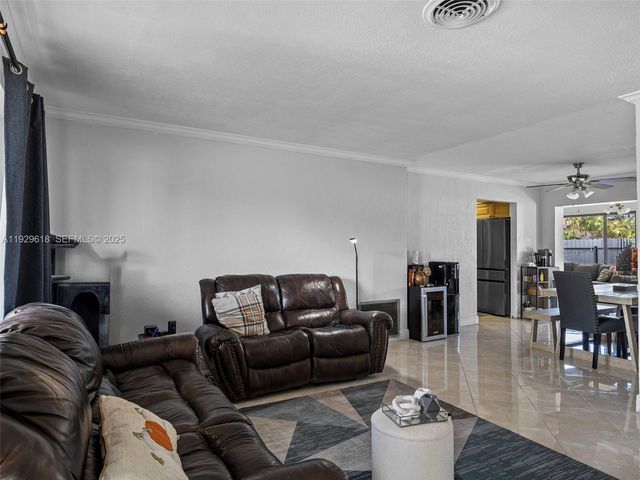 4461 NW 6th St, Plantation, FL 33317