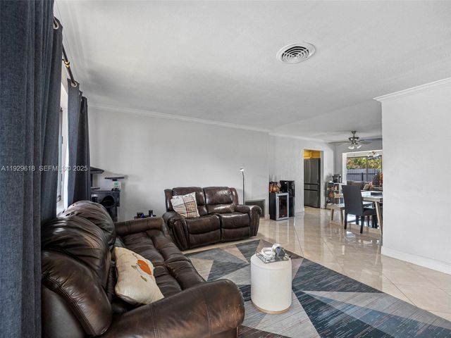 4461 NW 6th St, Plantation, FL 33317