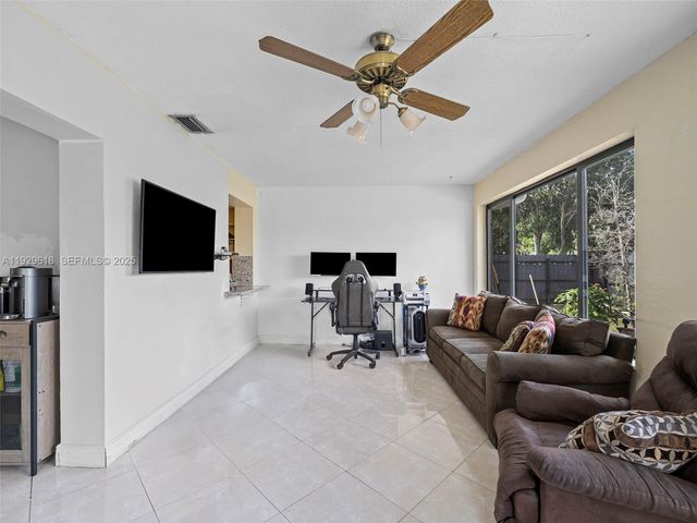 4461 NW 6th St, Plantation, FL 33317