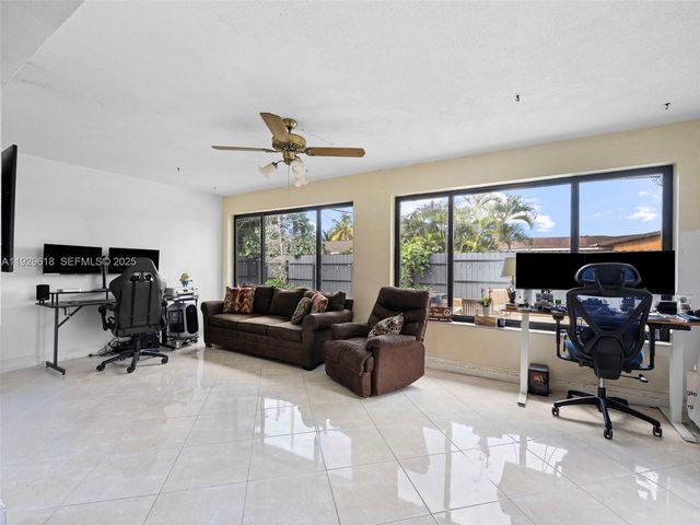 4461 NW 6th St, Plantation, FL 33317