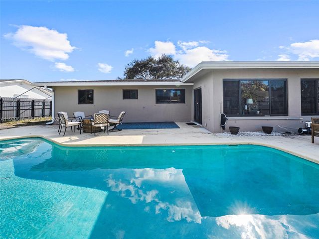 4461 NW 6th St, Plantation, FL 33317