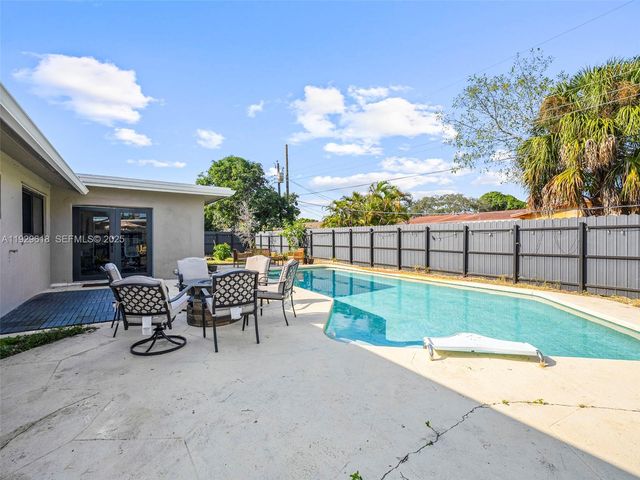 4461 NW 6th St, Plantation, FL 33317