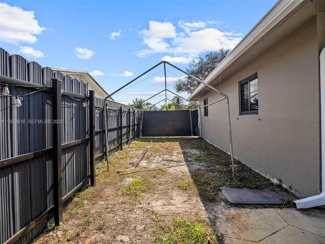 4461 NW 6th St, Plantation, FL 33317