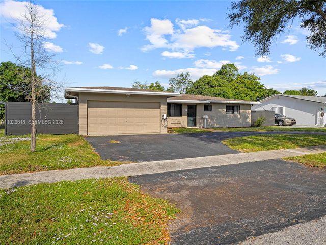 4461 NW 6th St, Plantation, FL 33317