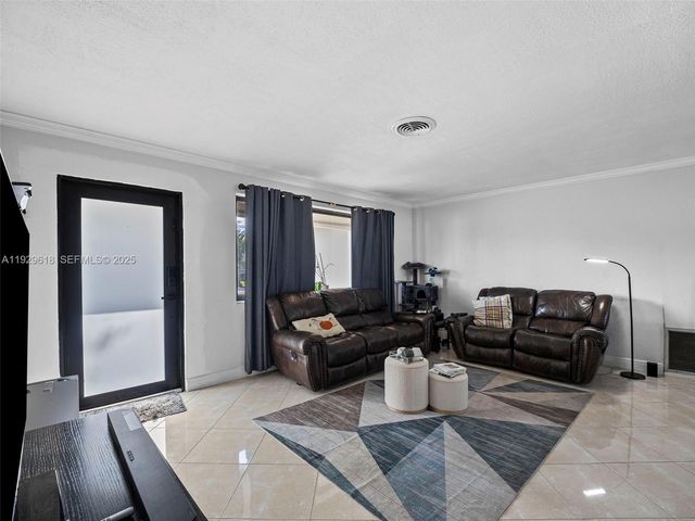 4461 NW 6th St, Plantation, FL 33317