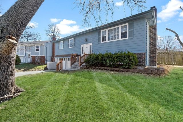 2225 E Taylor Drive, Olathe, KS 66062