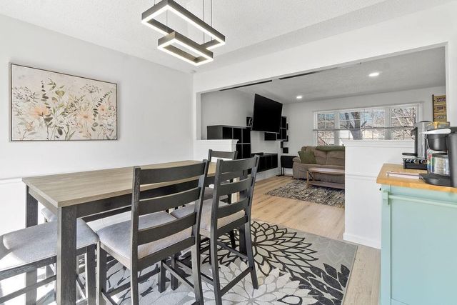 2225 E Taylor Drive, Olathe, KS 66062