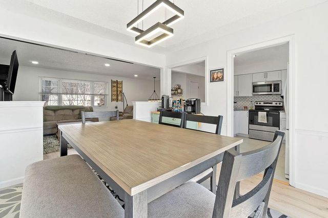 2225 E Taylor Drive, Olathe, KS 66062