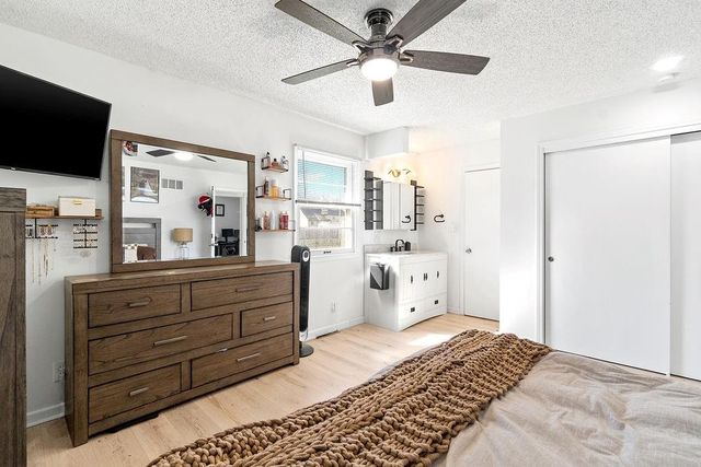 2225 E Taylor Drive, Olathe, KS 66062