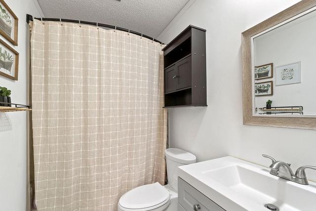 2225 E Taylor Drive, Olathe, KS 66062