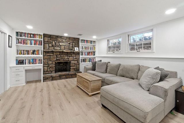 2225 E Taylor Drive, Olathe, KS 66062