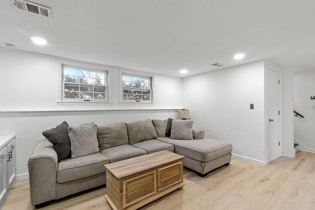 2225 E Taylor Drive, Olathe, KS 66062