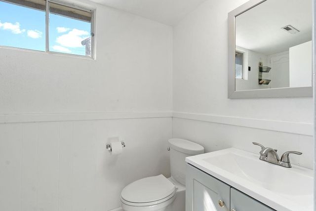 2225 E Taylor Drive, Olathe, KS 66062