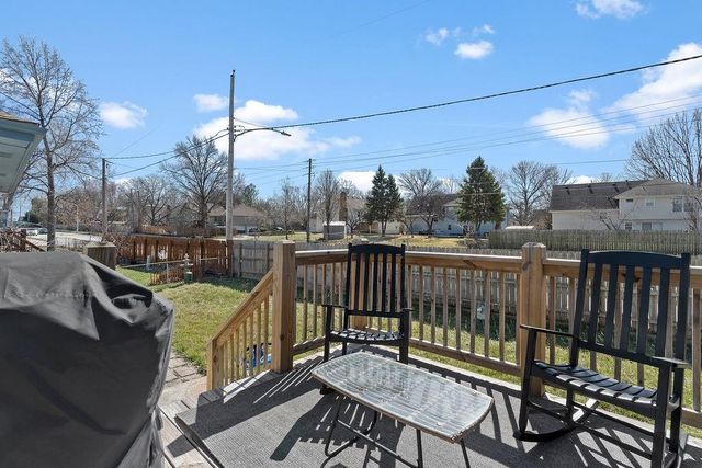 2225 E Taylor Drive, Olathe, KS 66062