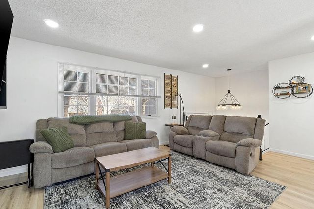 2225 E Taylor Drive, Olathe, KS 66062