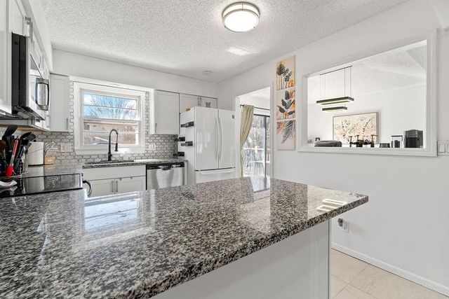 2225 E Taylor Drive, Olathe, KS 66062