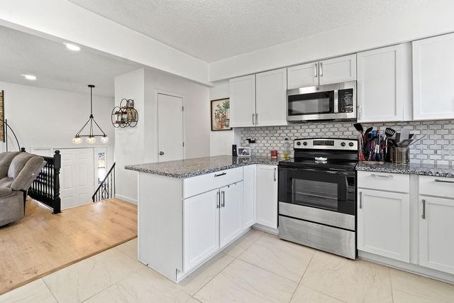 2225 E Taylor Drive, Olathe, KS 66062