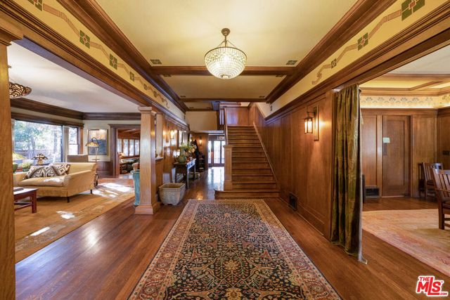 111 S Van Ness Avenue, Los Angeles, CA 90004