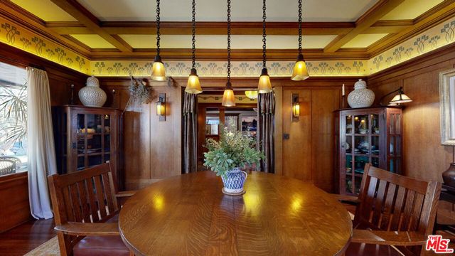 111 S Van Ness Avenue, Los Angeles, CA 90004