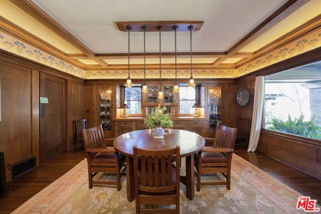 111 S Van Ness Avenue, Los Angeles, CA 90004