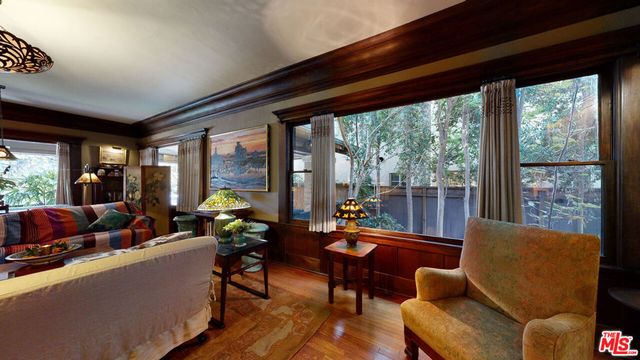 111 S Van Ness Avenue, Los Angeles, CA 90004