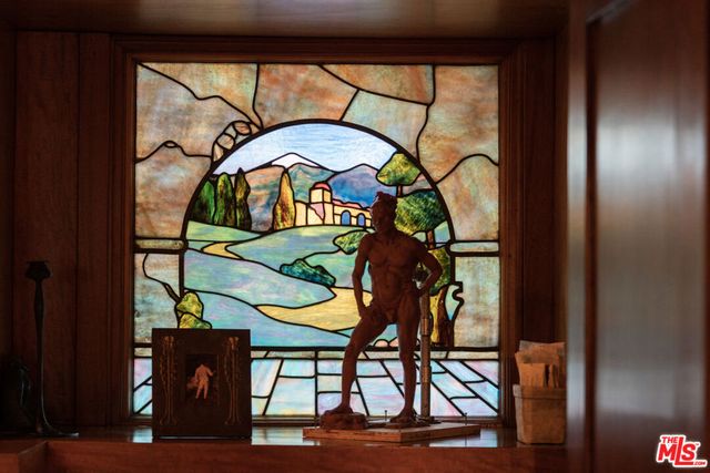 111 S Van Ness Avenue, Los Angeles, CA 90004