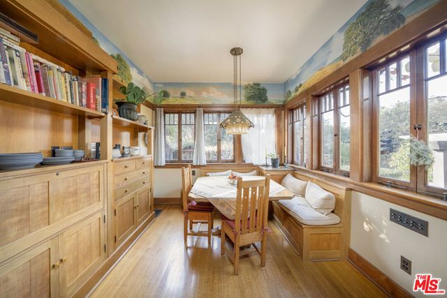 111 S Van Ness Avenue, Los Angeles, CA 90004