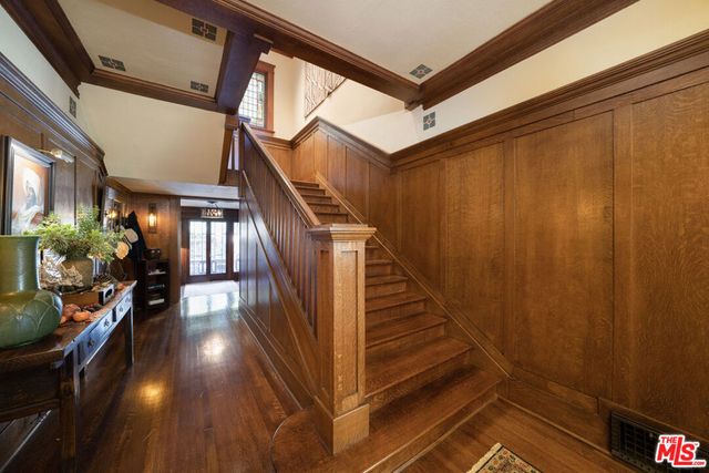 111 S Van Ness Avenue, Los Angeles, CA 90004