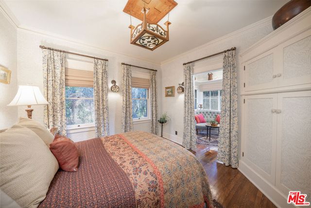 111 S Van Ness Avenue, Los Angeles, CA 90004