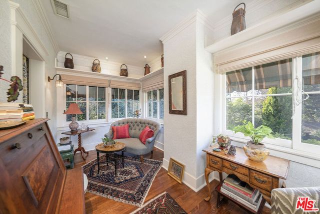 111 S Van Ness Avenue, Los Angeles, CA 90004