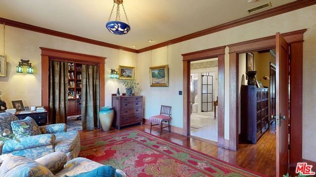 111 S Van Ness Avenue, Los Angeles, CA 90004