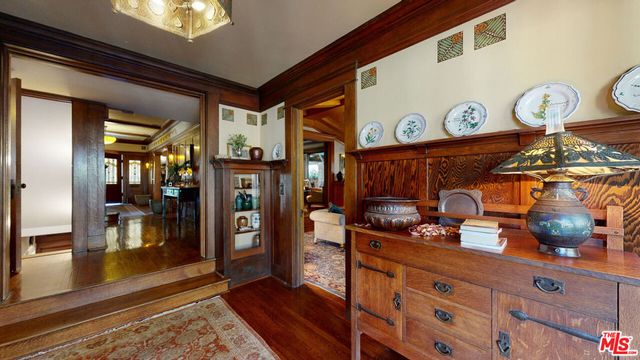 111 S Van Ness Avenue, Los Angeles, CA 90004