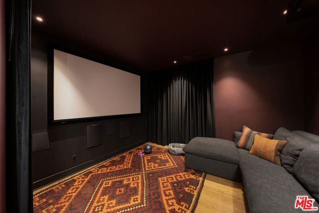 111 S Van Ness Avenue, Los Angeles, CA 90004