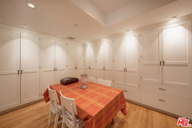 111 S Van Ness Avenue, Los Angeles, CA 90004