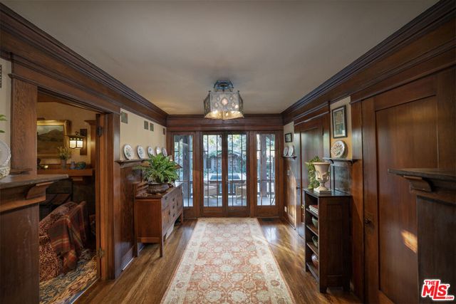 111 S Van Ness Avenue, Los Angeles, CA 90004