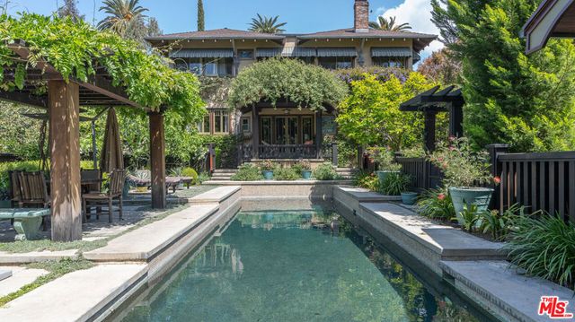 111 S Van Ness Avenue, Los Angeles, CA 90004