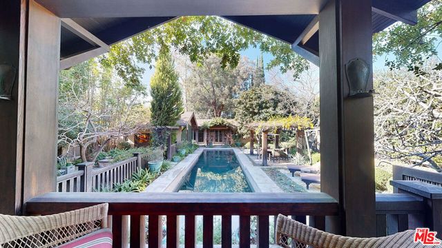 111 S Van Ness Avenue, Los Angeles, CA 90004