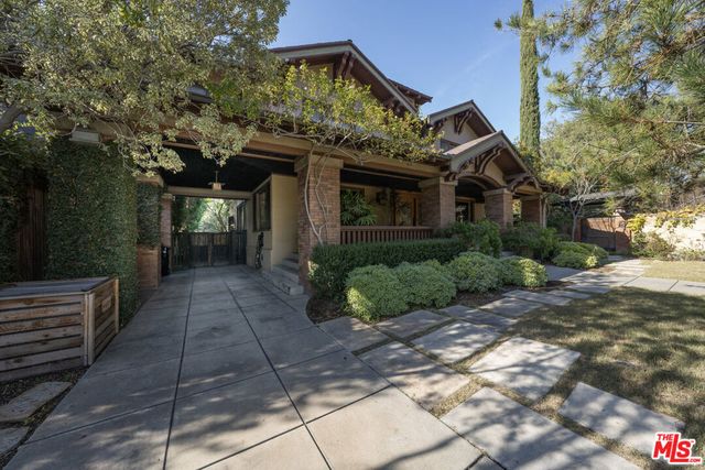 111 S Van Ness Avenue, Los Angeles, CA 90004