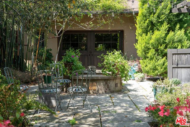 111 S Van Ness Avenue, Los Angeles, CA 90004