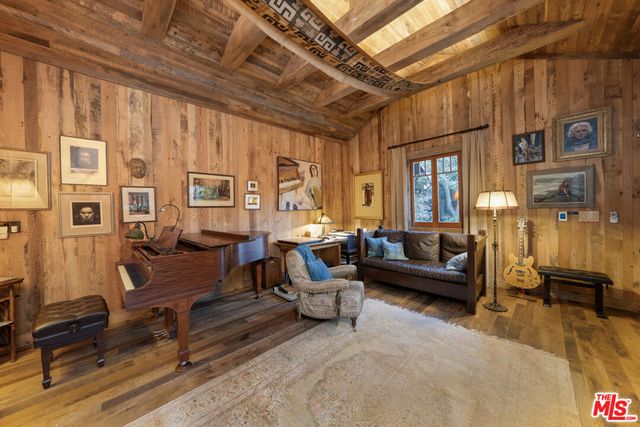 111 S Van Ness Avenue, Los Angeles, CA 90004